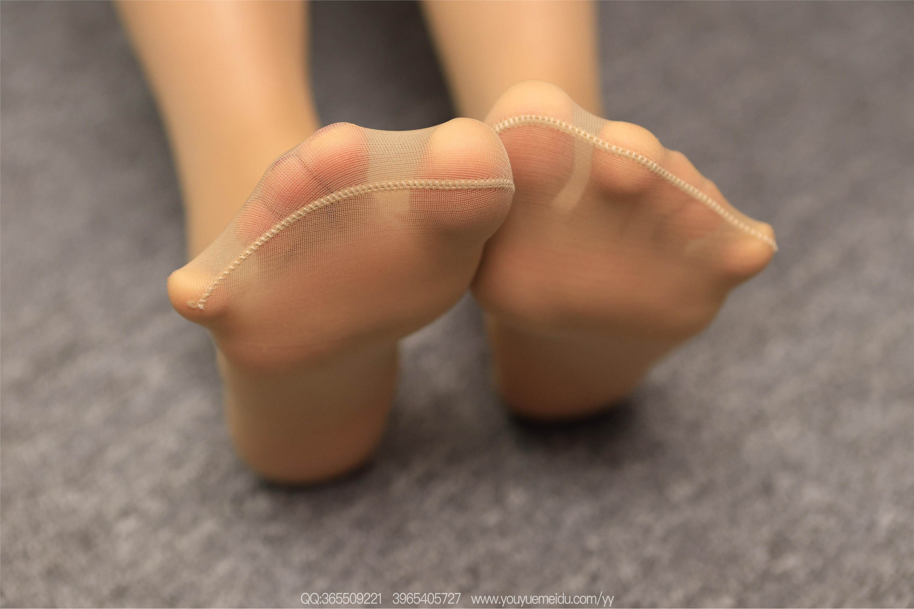 IESS异思趣向  丝享家 2230 小婕《蓝色毛衣开衫》